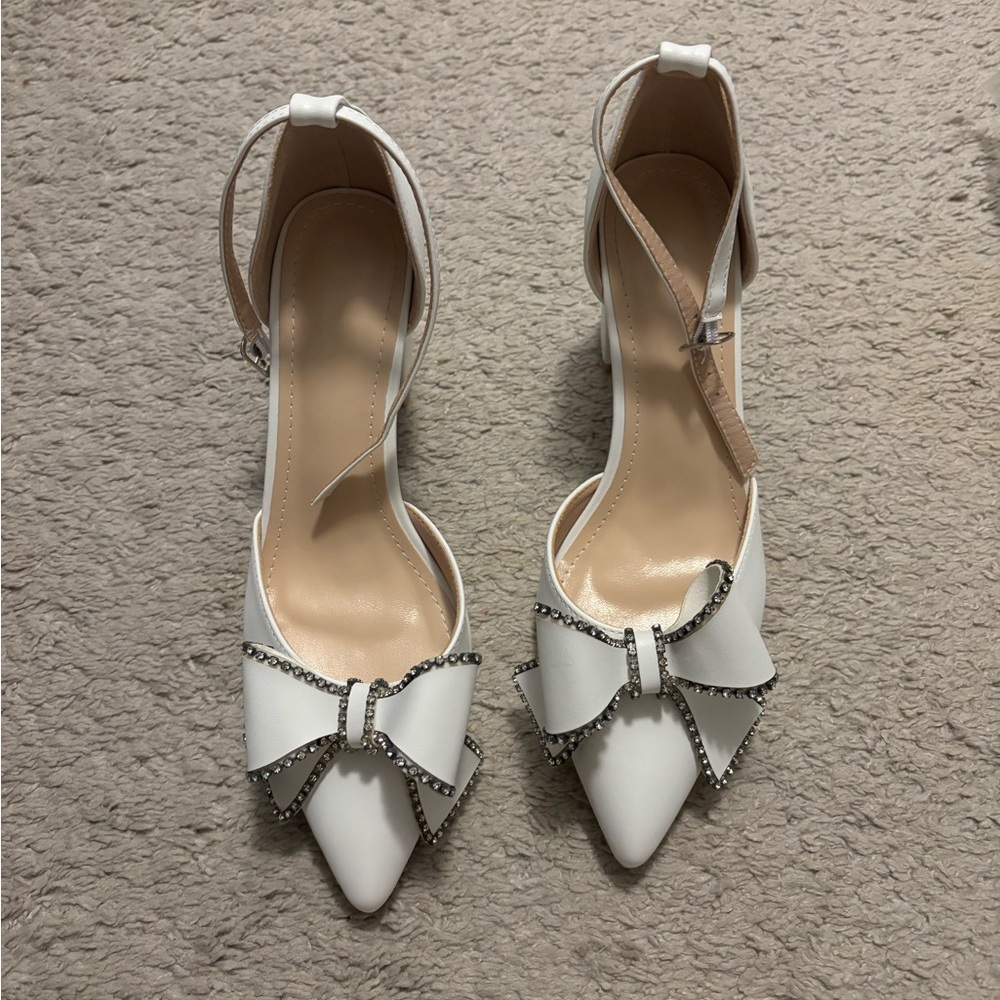 Elegant White Women's Heels with Bow Detail
